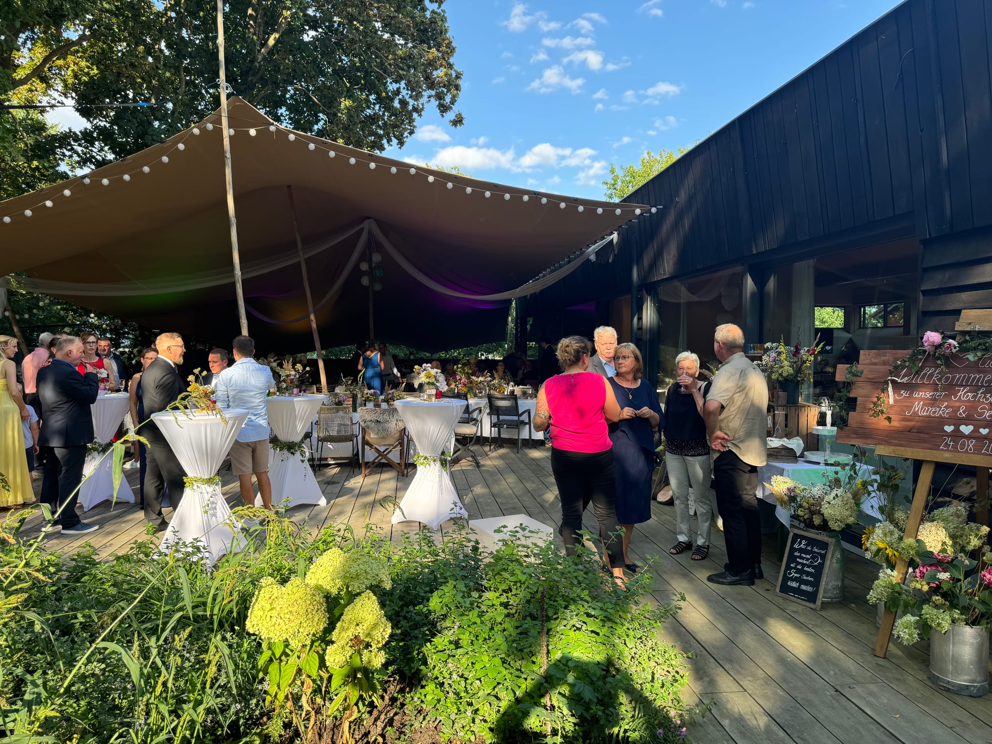 Sektempfang im Garten