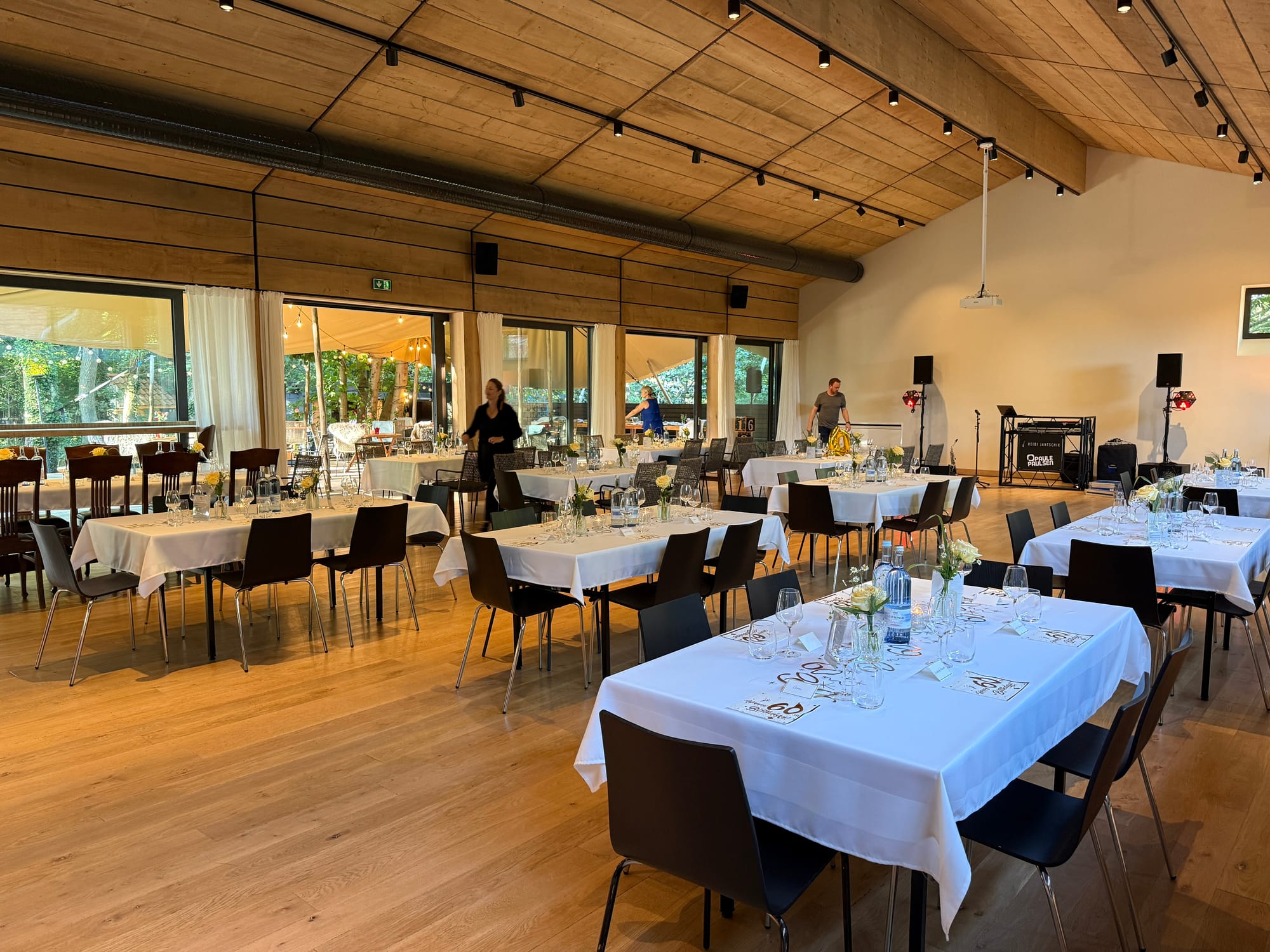 Festlich gedeckter Saal